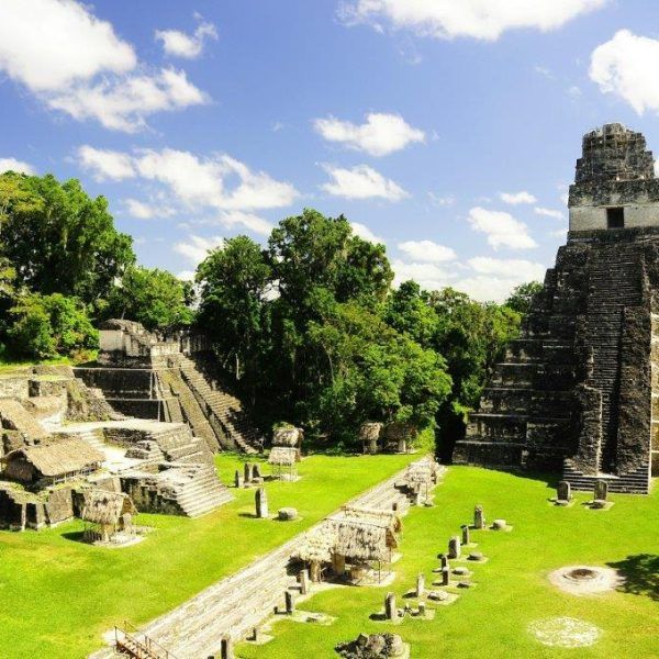 La Gran Plaza Central, los templos gemelos y la Acrópolis del norte